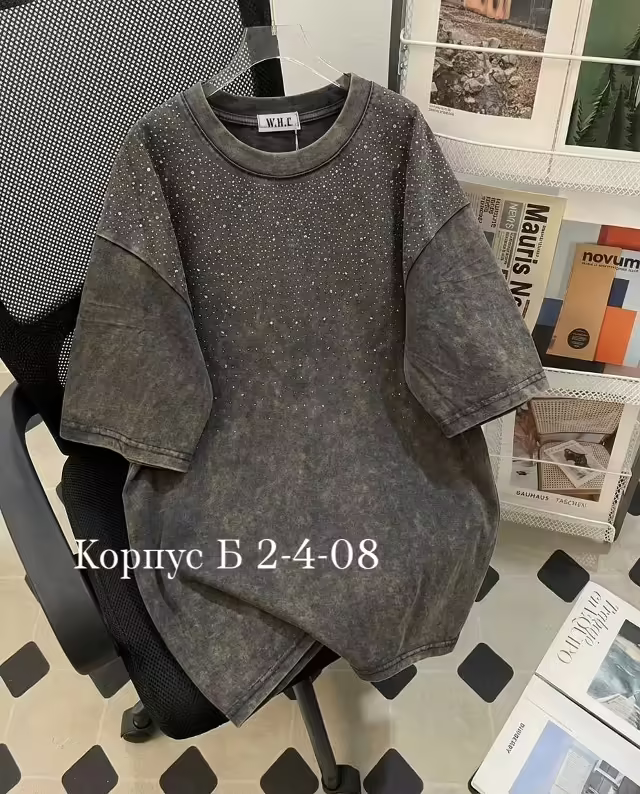 Крутые женские футболки со стразами