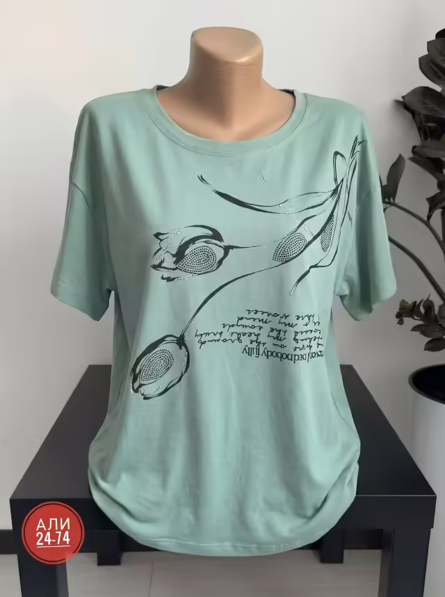 Стильные женские футболки