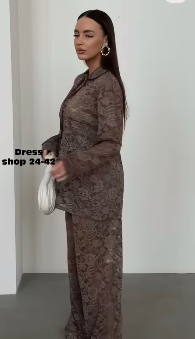 Универсальные женские костюмы
