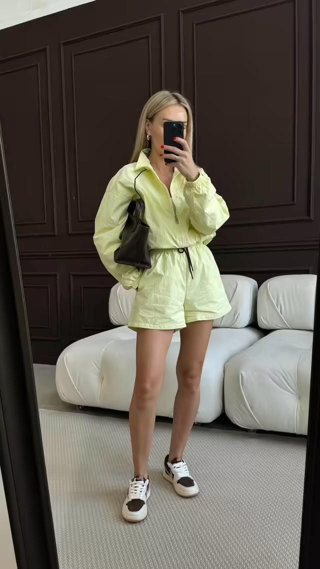 Женские костюмы