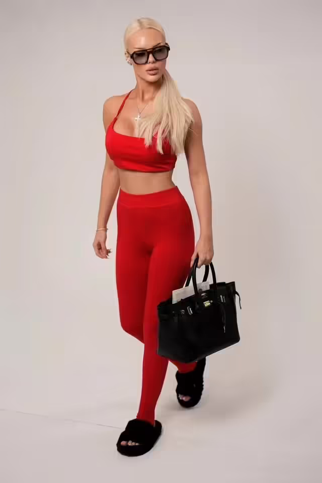 Спортивные женские костюмы