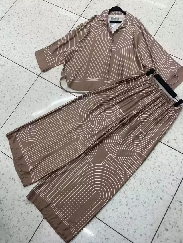 Натуральные женские костюмы