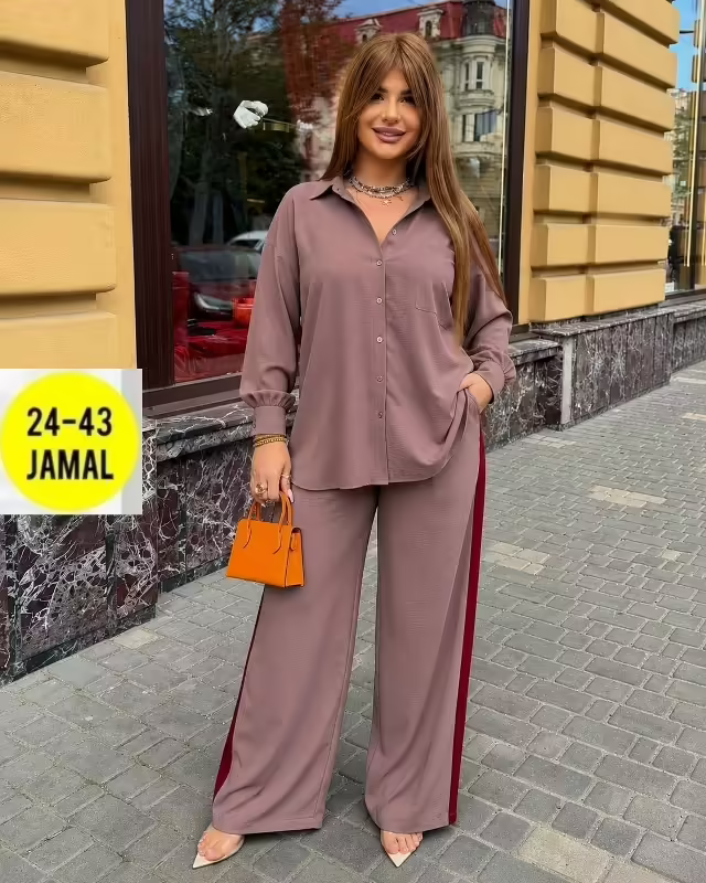 Стильные женские костюмы