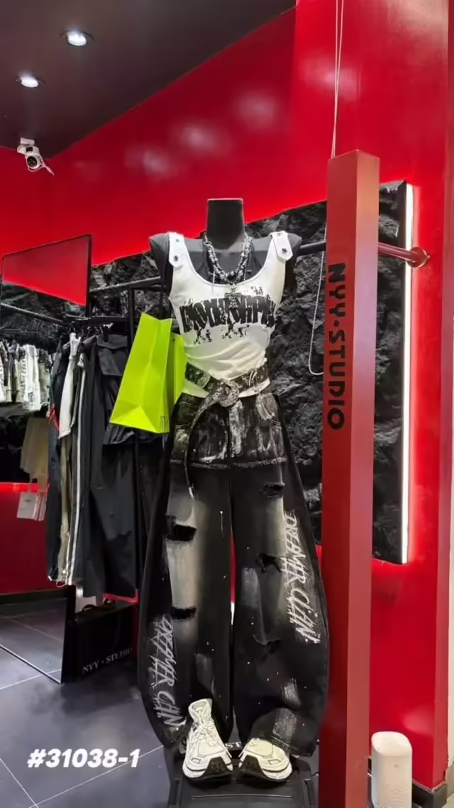 Стильные женские джинсы
