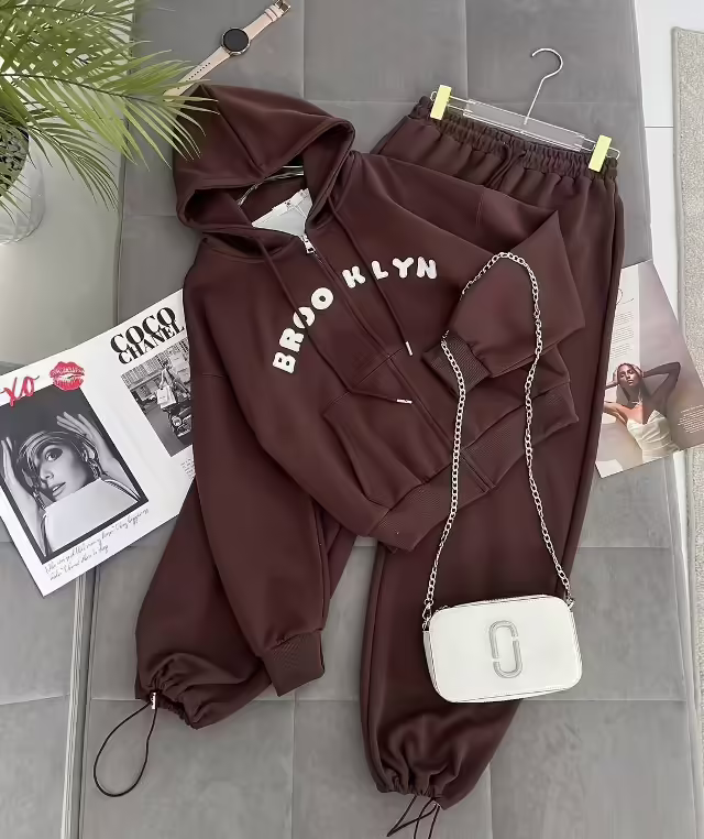 Спортивные женские костюмы