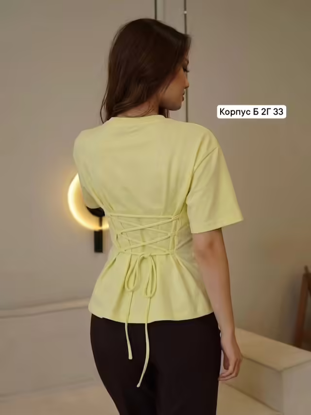 Трендовые женские футболки