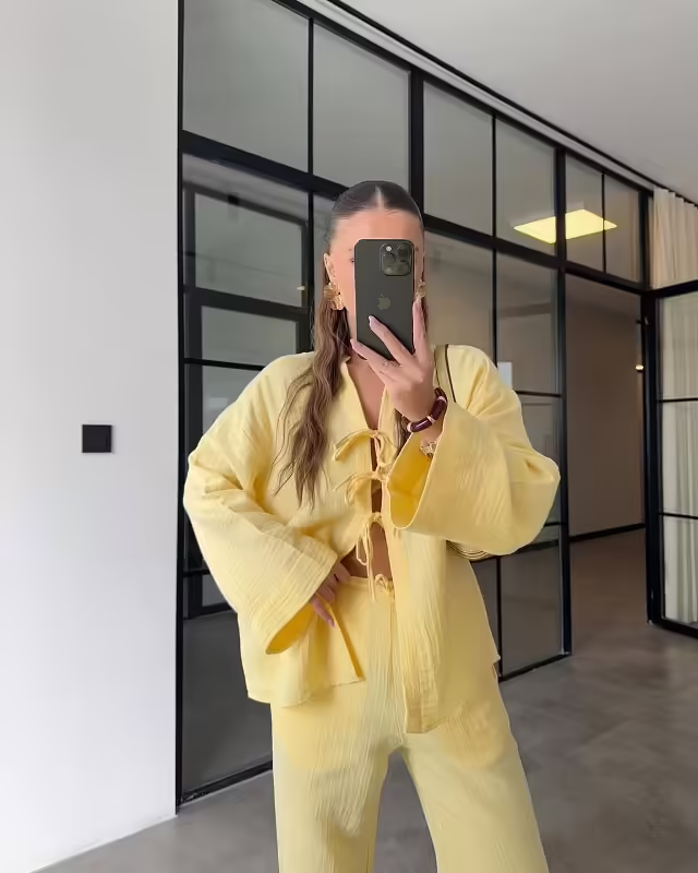 Трендовые женские костюмы
