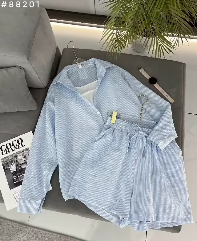 Стильные женские костюмы