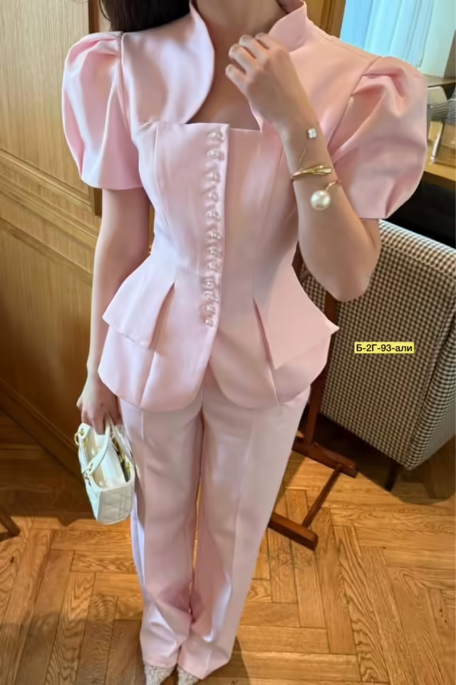 Женские костюмы