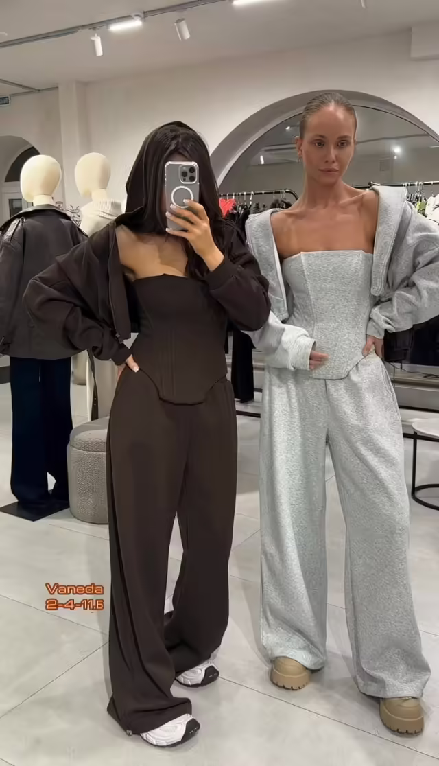 Стильные женские костюмы