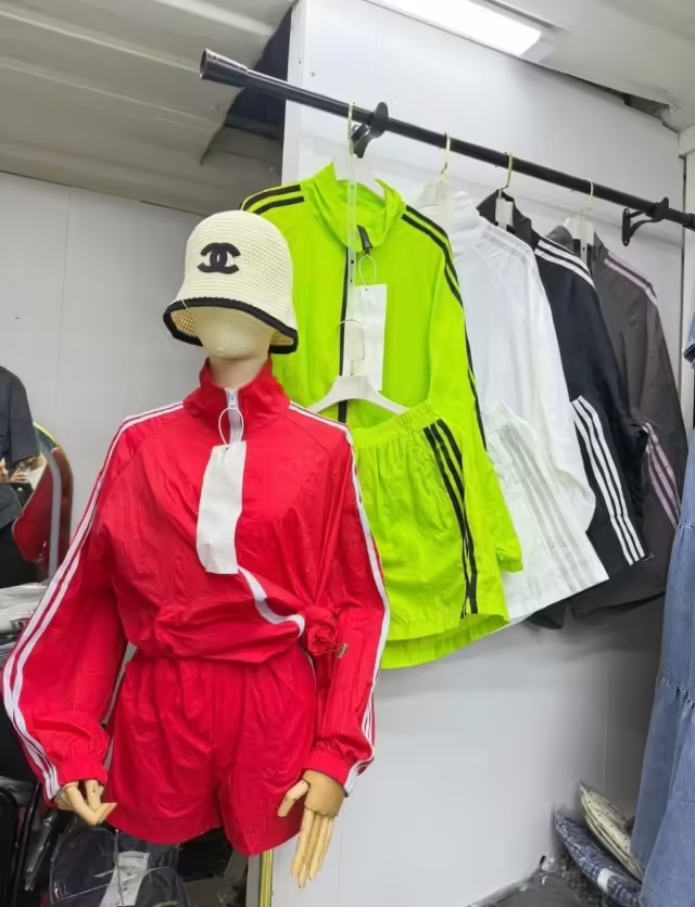 Спортивные женские костюмы