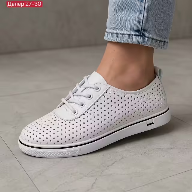 Женские кроссовки