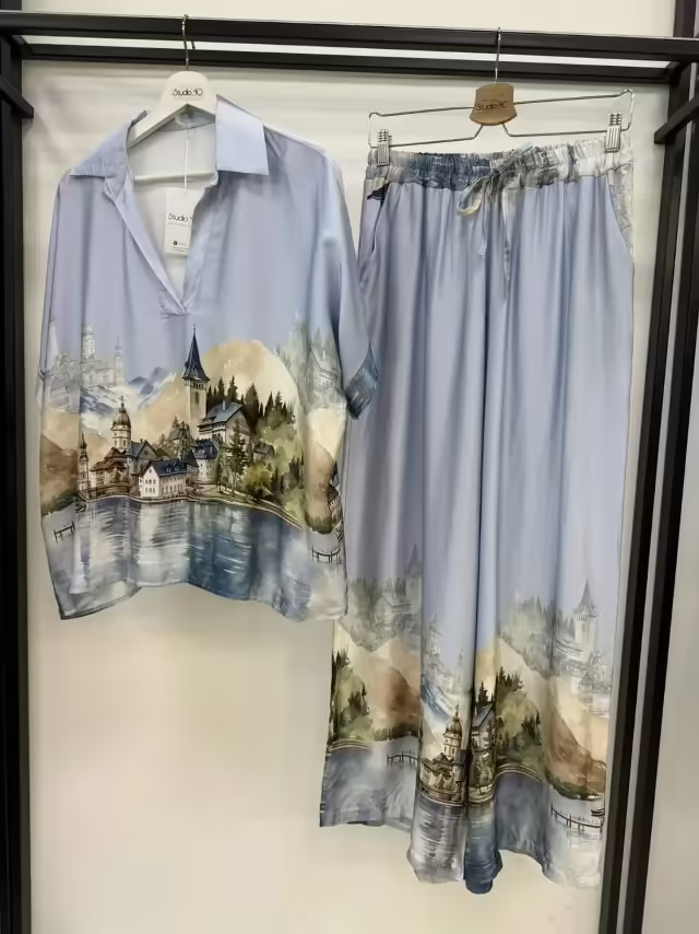 Стильные женские костюмы