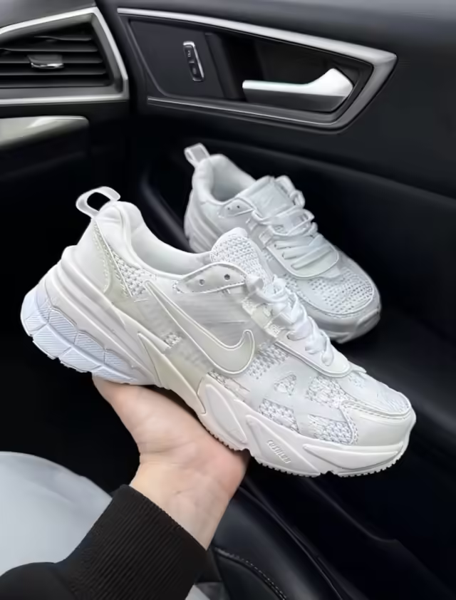 Женские кроссовки