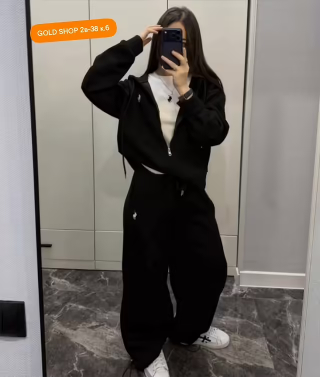 Спортивные женские костюмы