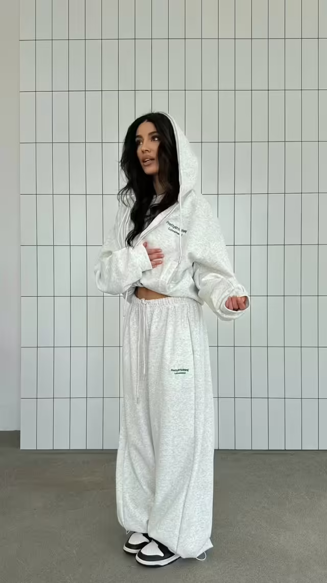 Спортивные роскошные удобные стильные женские костюмы на каждый день. фото 3