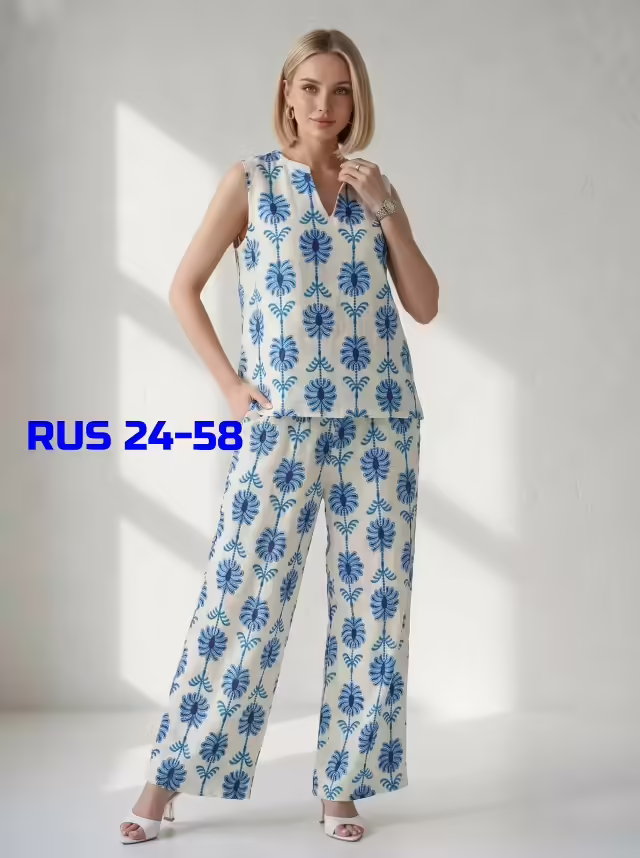 Женские костюмы со стразами