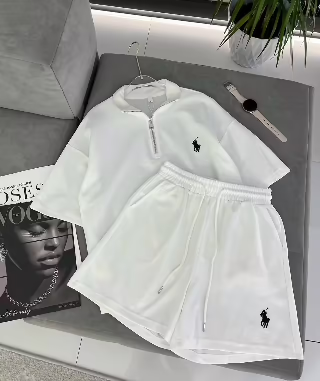 Спортивные удобные женские костюмы