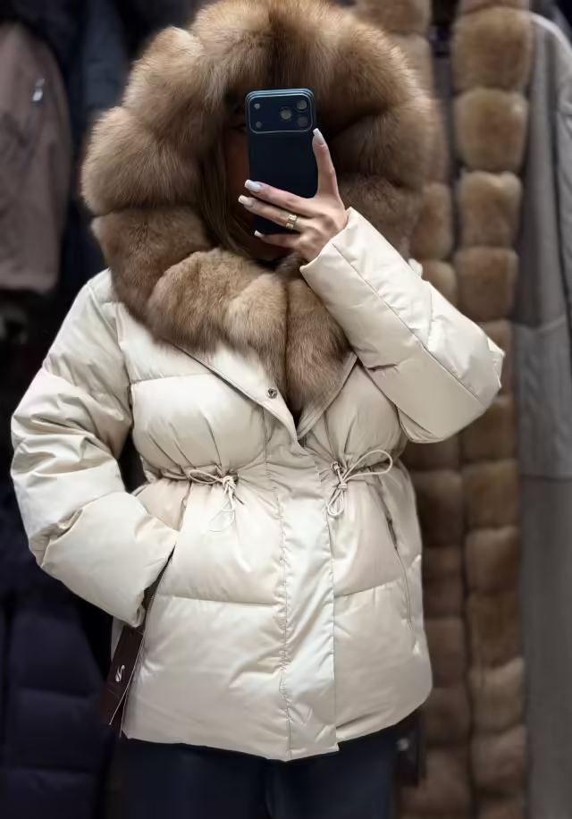 Натуральные женские пуховики с мехом
