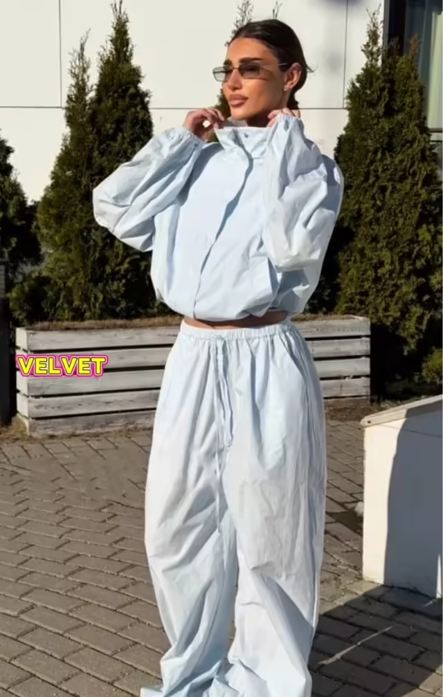 Спортивные женские костюмы