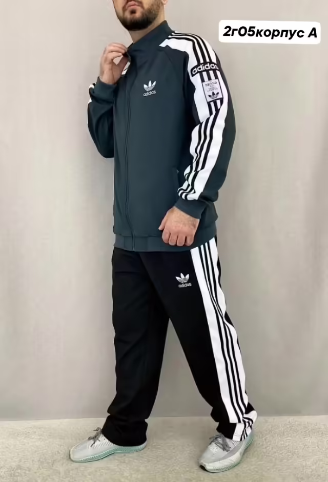 Тонкие спортивные женские костюмы. фото 2