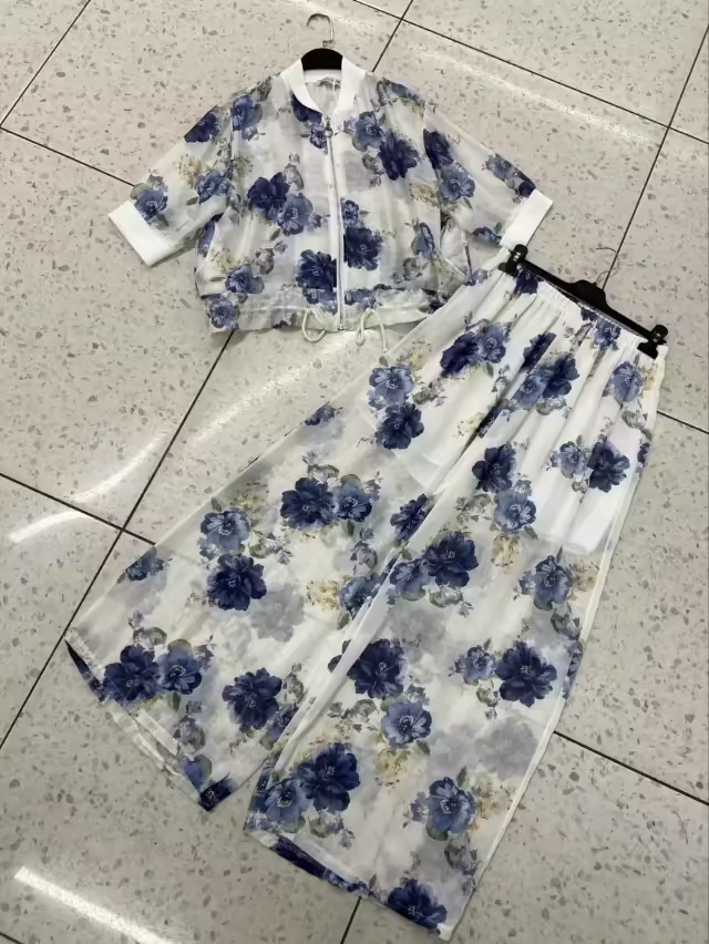 Женские костюмы