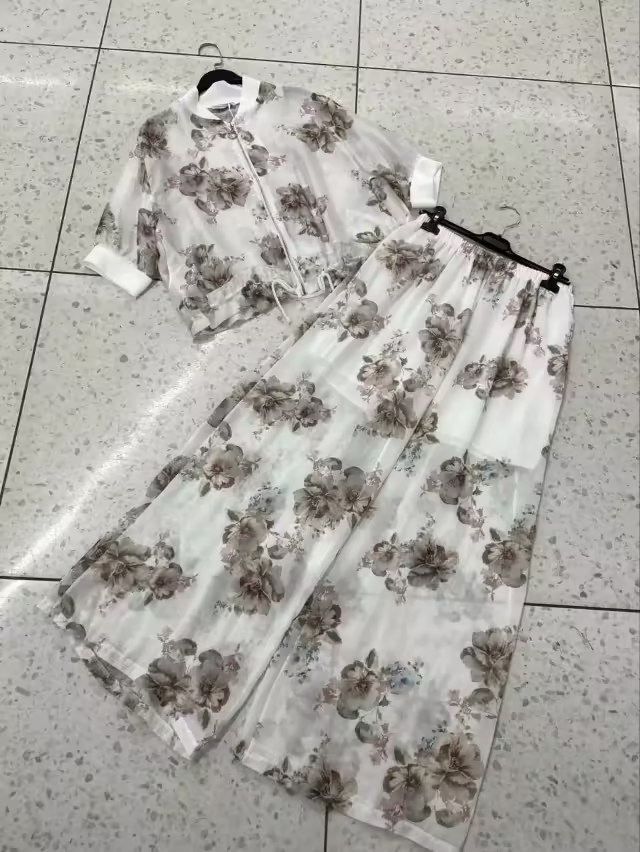 Женские костюмы. фото 3