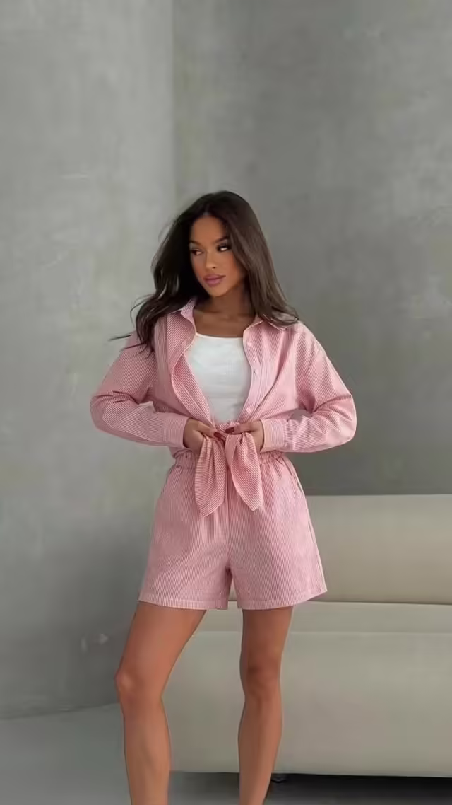 Стильные женские костюмы