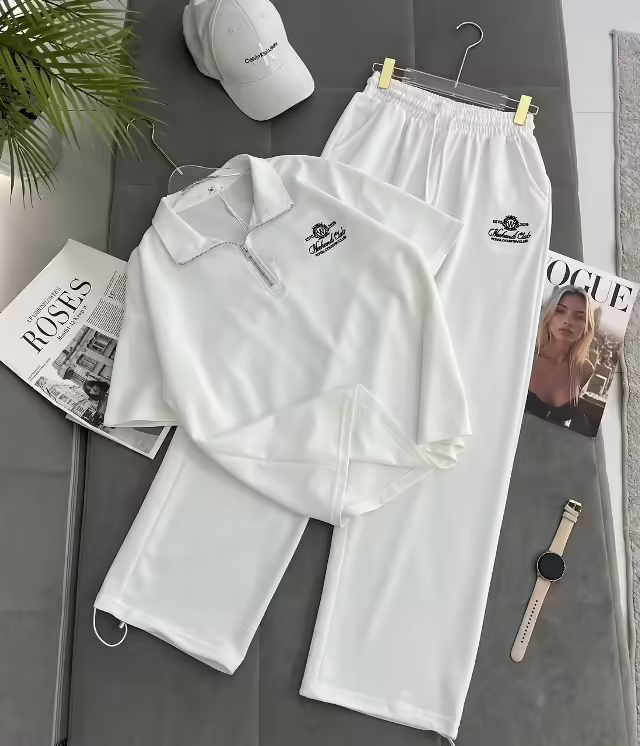 Спортивные стильные женские костюмы. фото 3