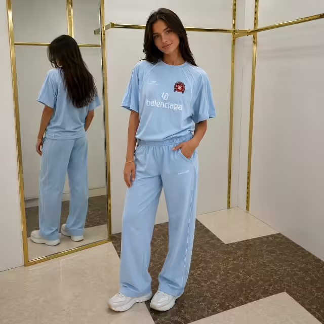 Спортивные стильные женские костюмы. фото 2