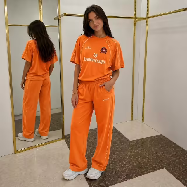 Спортивные стильные женские костюмы. фото 3