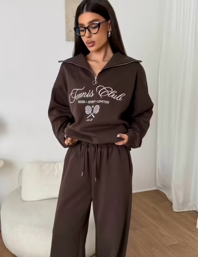 Спортивные женские костюмы