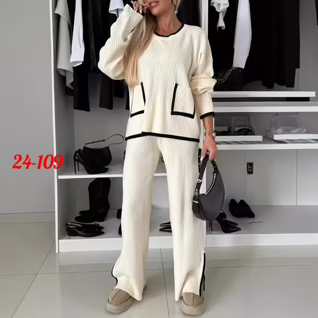 Женские костюмы