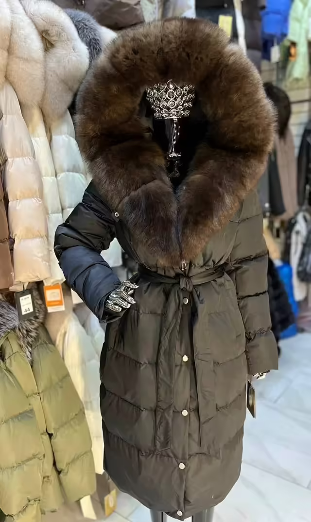 Натуральные женские пуховики с мехом