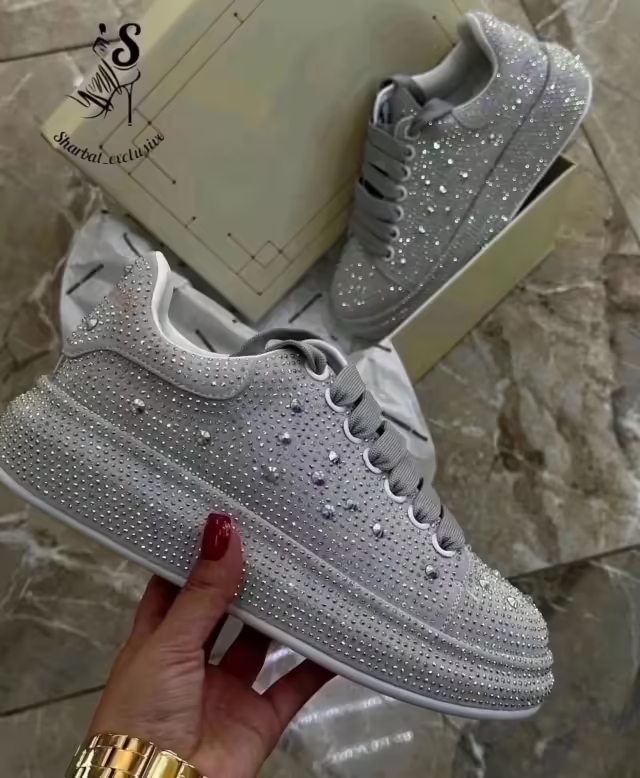 Женские кроссовки
