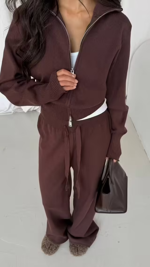 Женские костюмы