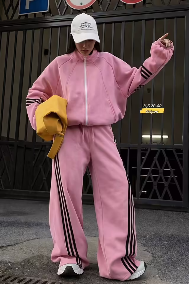Спортивные женские костюмы