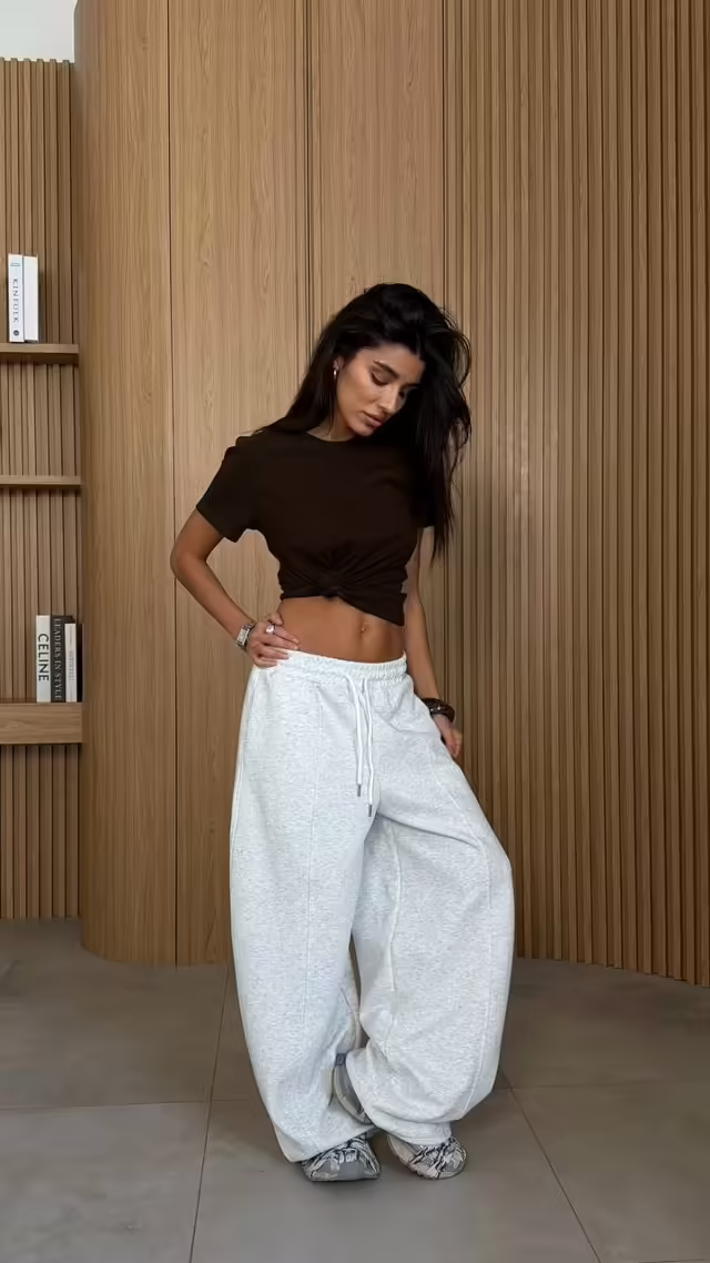 Стильные женские футболки