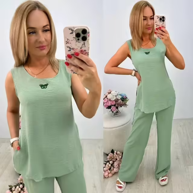 Женские костюмы