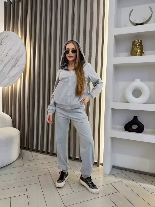 Двусторонние стильные женские костюмы
