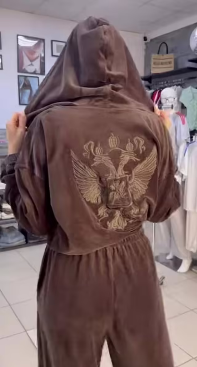 Трендовые женские костюмы