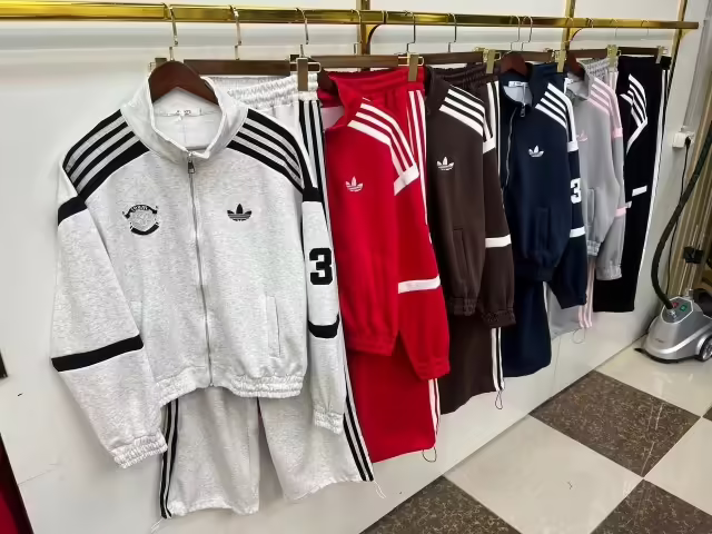 Спортивные женские костюмы. фото 3