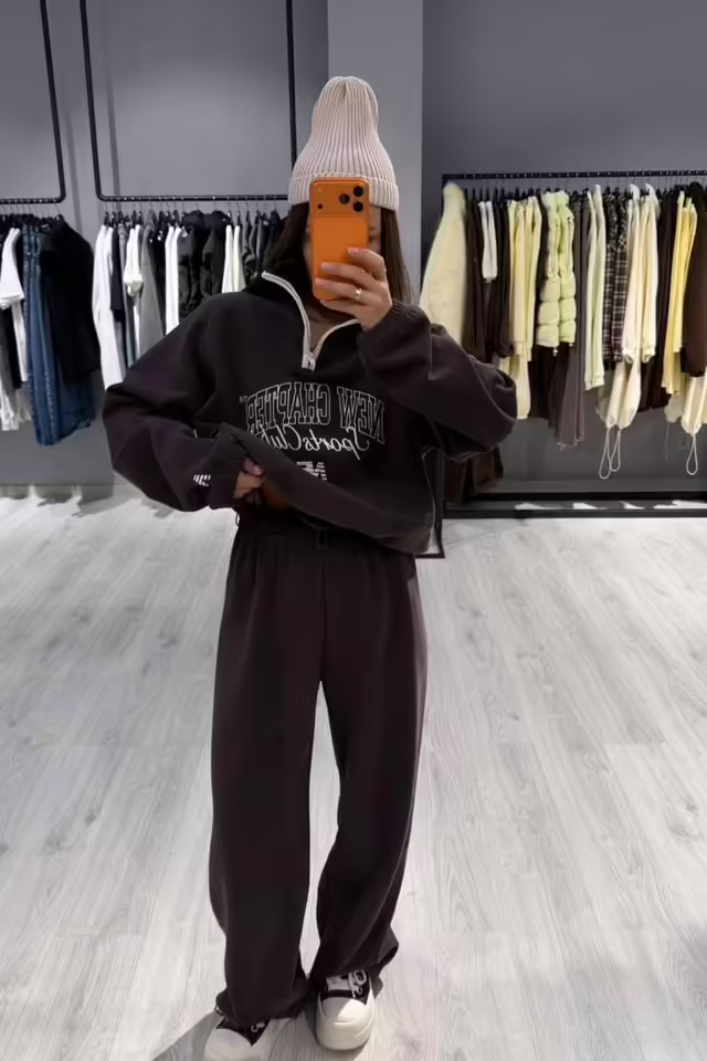 Спортивные женские костюмы