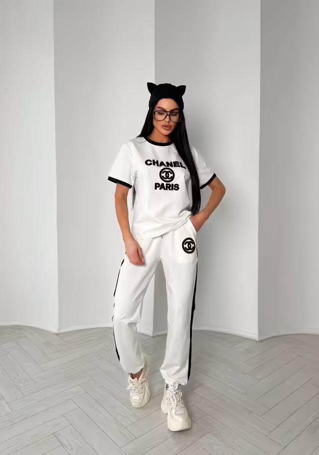 Женские костюмы 2026