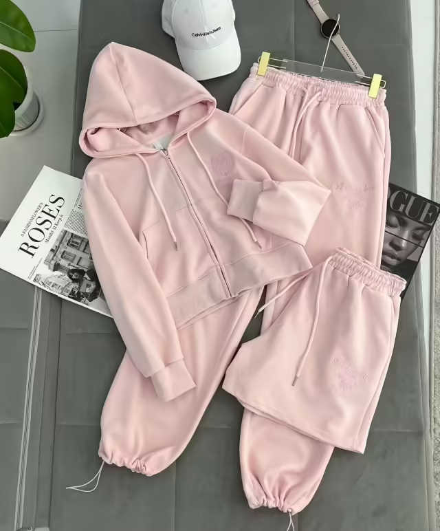 Женские костюмы тройки