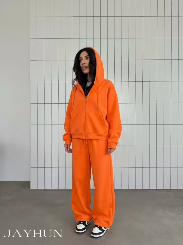 Спортивные женские костюмы