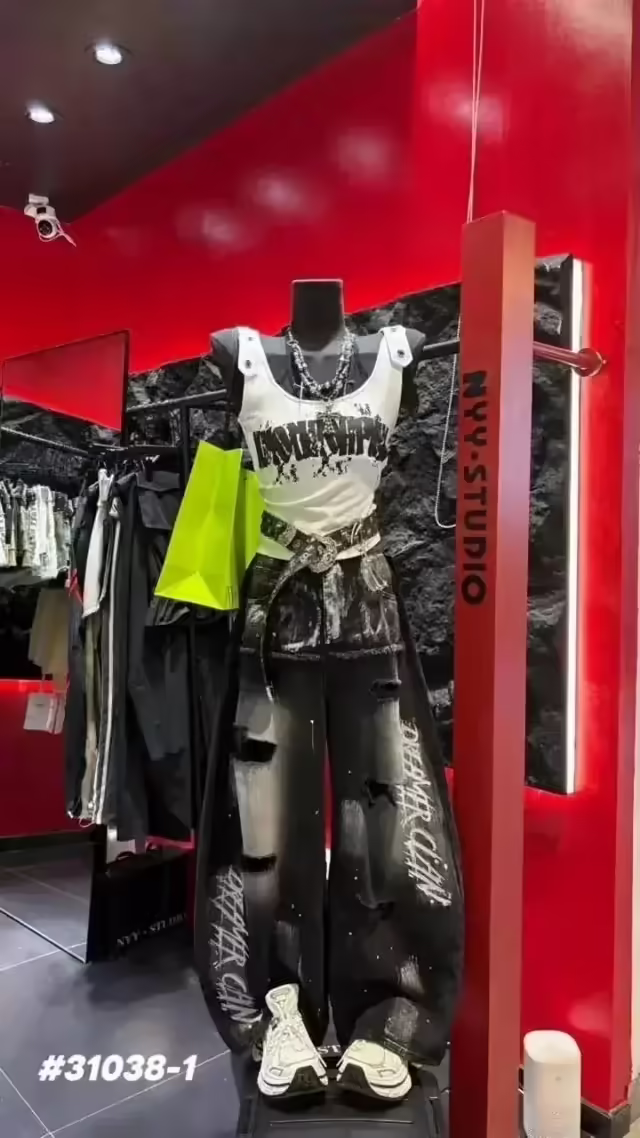 Стильные женские джинсы
