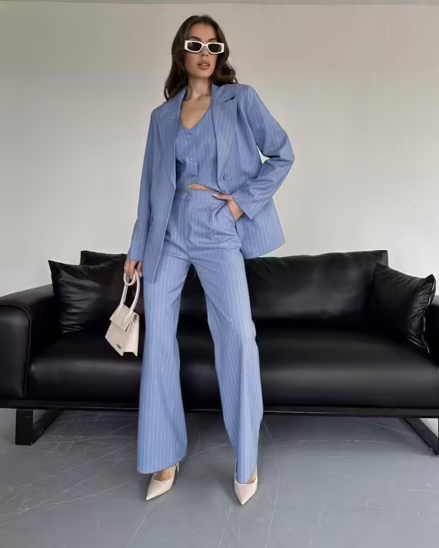 Трендовые женские костюмы тройки. фото 3