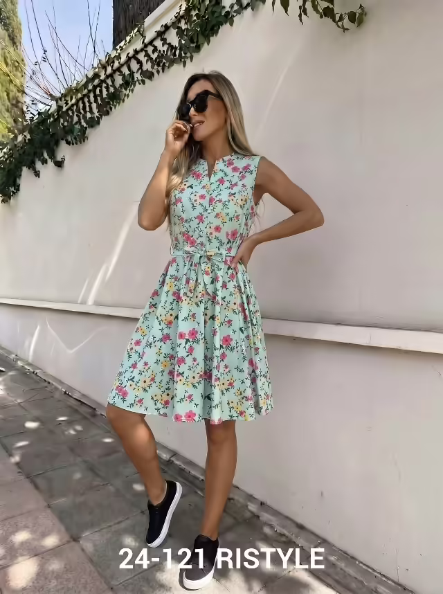 Стильные женские платья