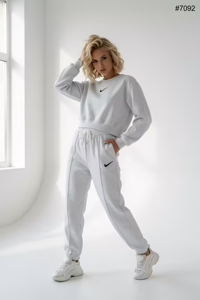 Осенние спортивные женские костюмы без начёса
